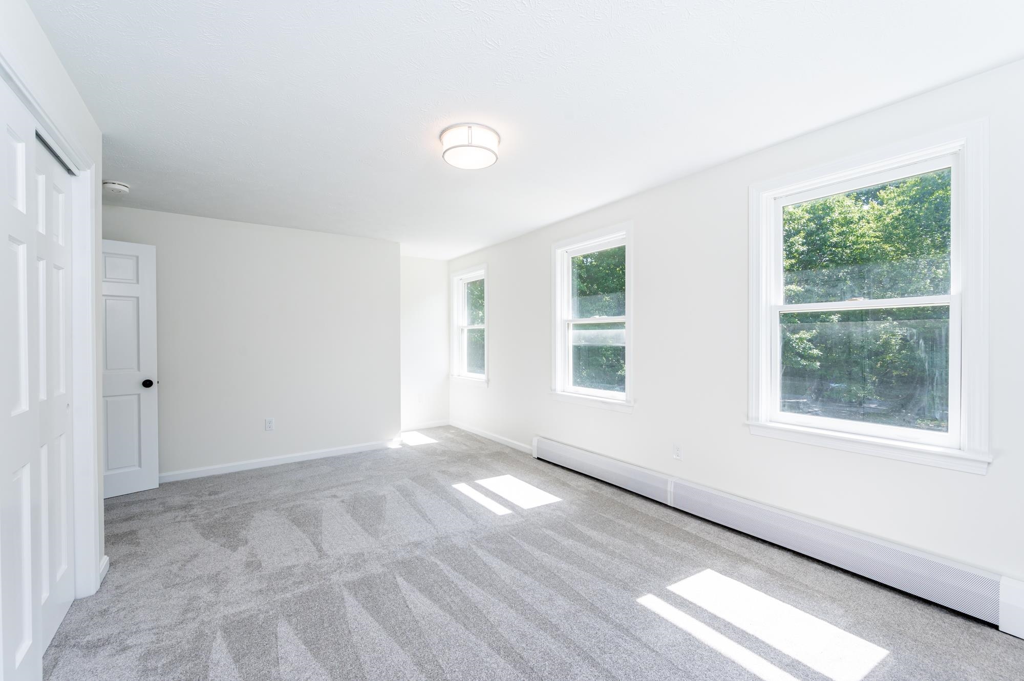 60R Griffin Road Londonderry, NH 03053 - Photo 12 of 16
