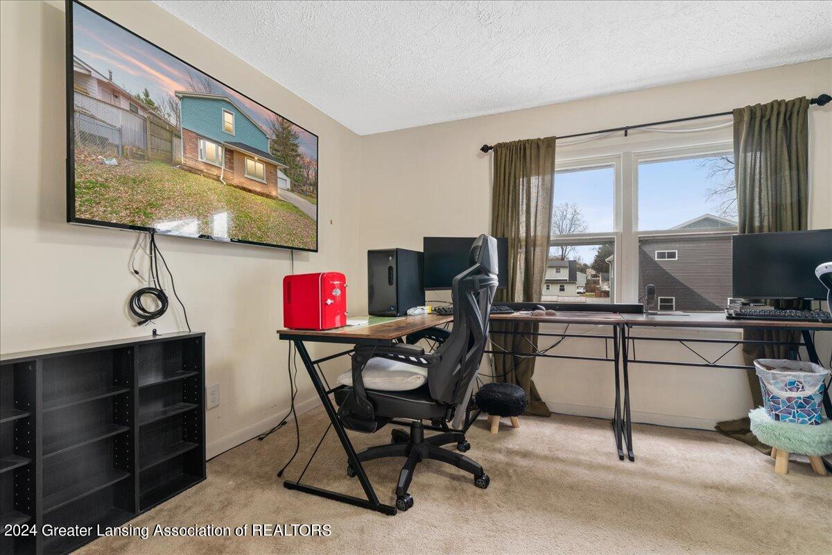 3011 North Aurelius Road Lansing, MI 48910 - Photo 17 of 25 26-Media Jett-17