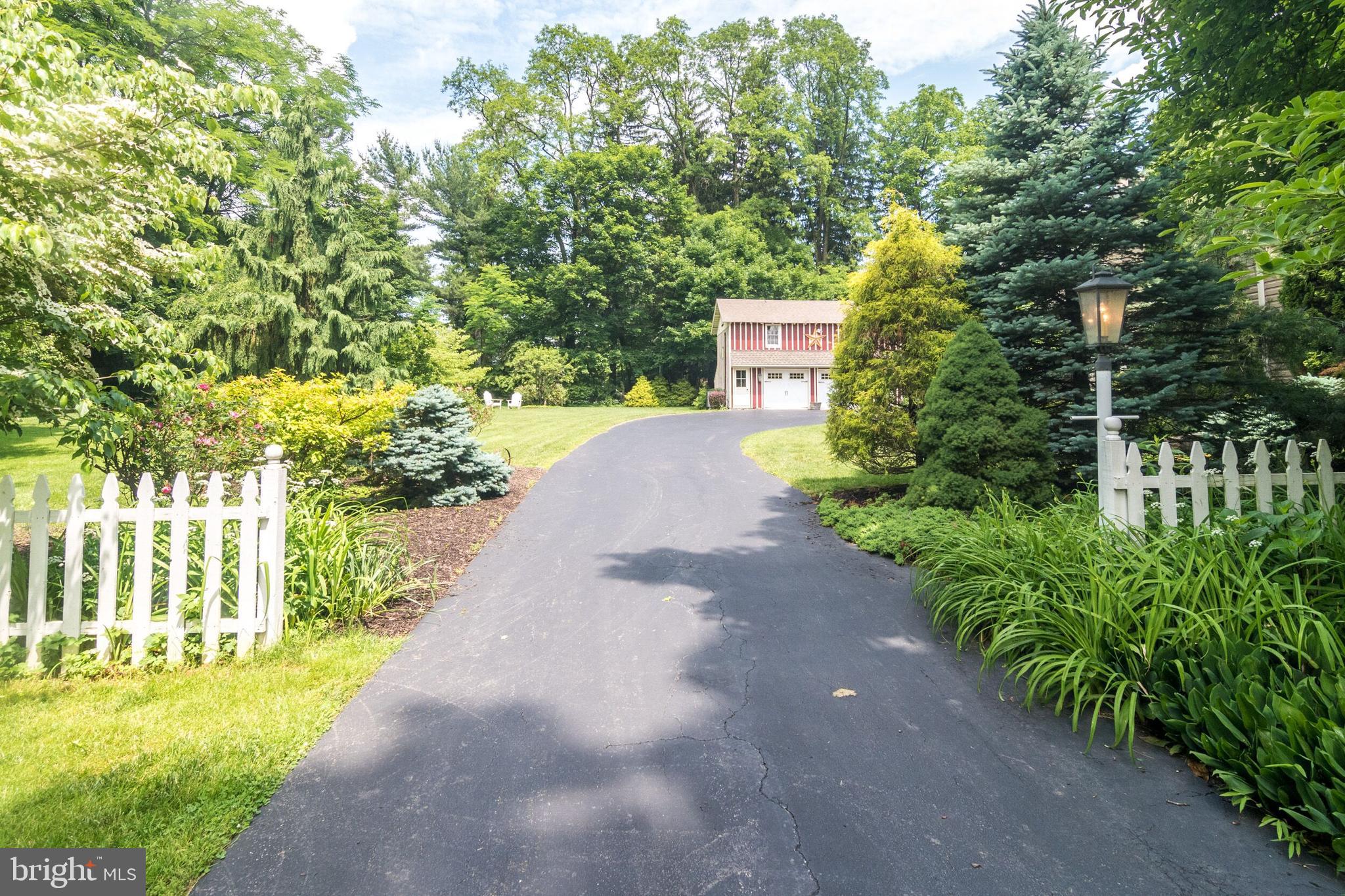 638 Conestoga Road Berwyn, PA 19312 - Photo 4 of 54 Driveway