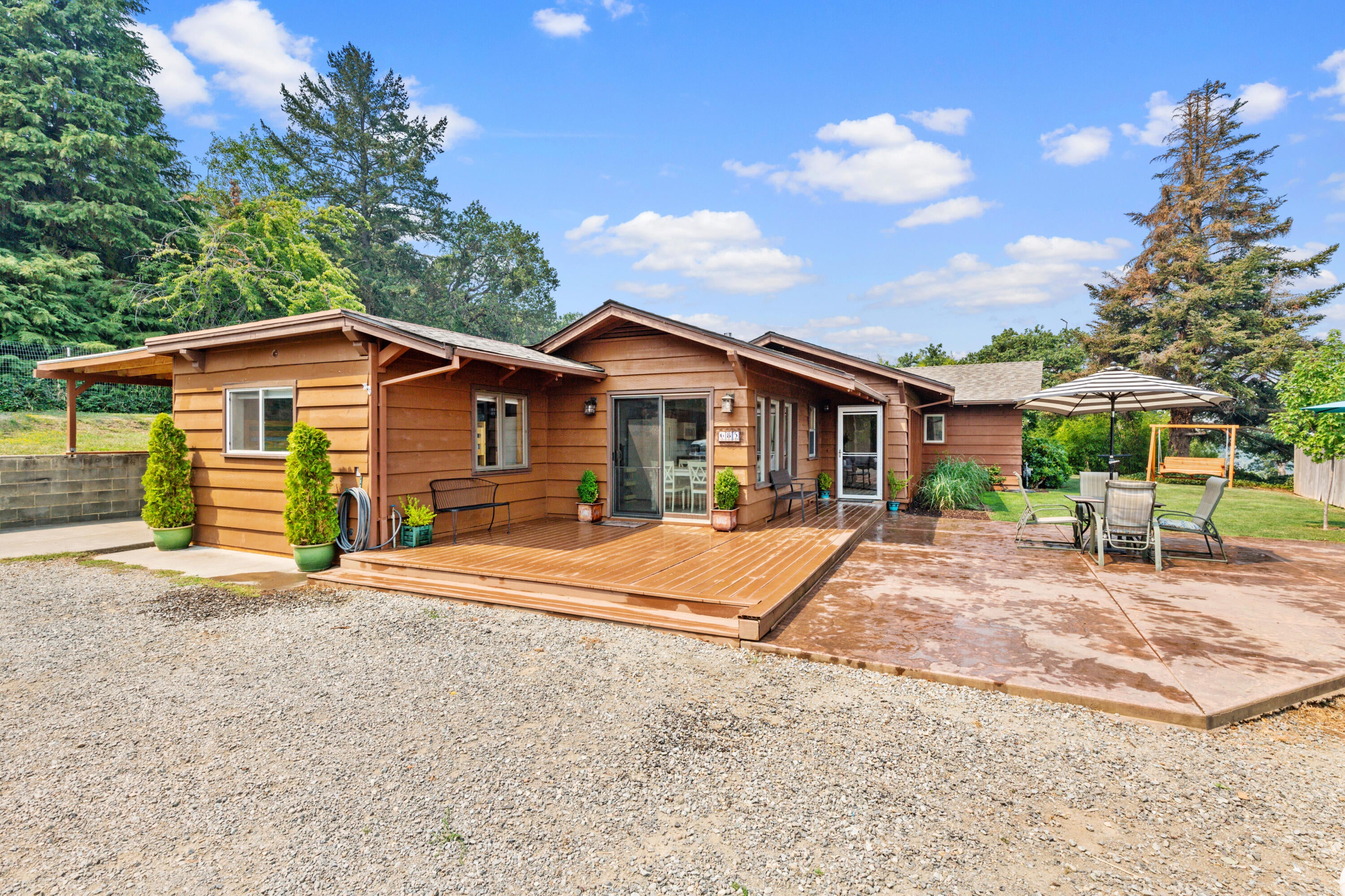 685 South Stage Road Medford, OR 97501 - Photo 4 of 35 04