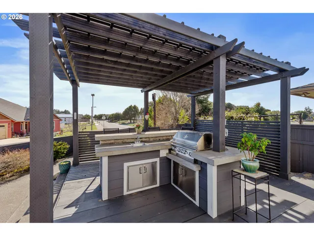 $829,000 | 3220 Natalie Way, Bandon, OR 97411