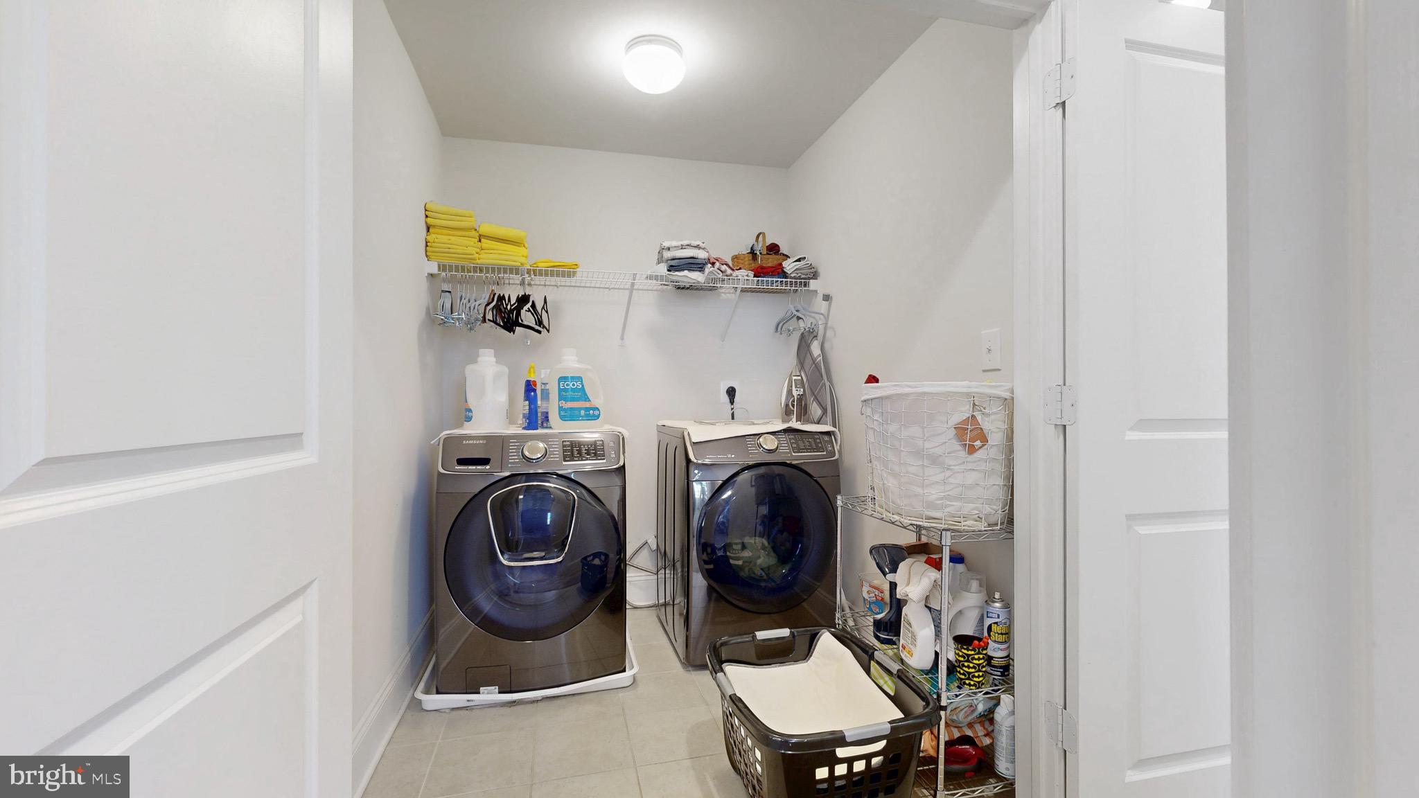 819 Mapleton Avenue Middletown, DE 19709 - Photo 27 of 56 a utility room with dryer washer and a view of living room