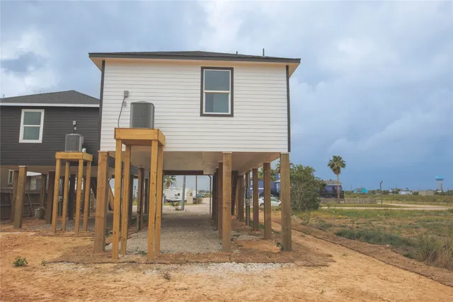 $1,750 | 835 22nd Street, San Leon, TX 77539