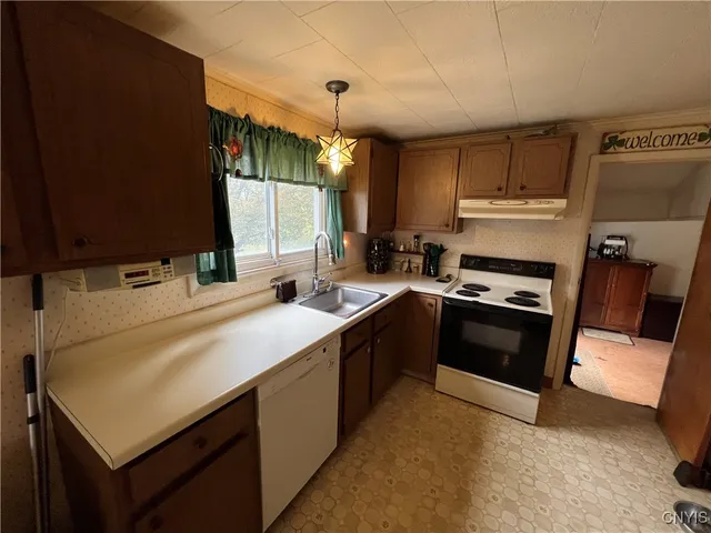 $279,900 | 194 East Albany Street, Oswego, NY 13126