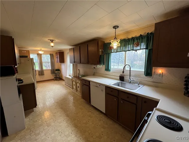 $279,900 | 194 East Albany Street, Oswego, NY 13126