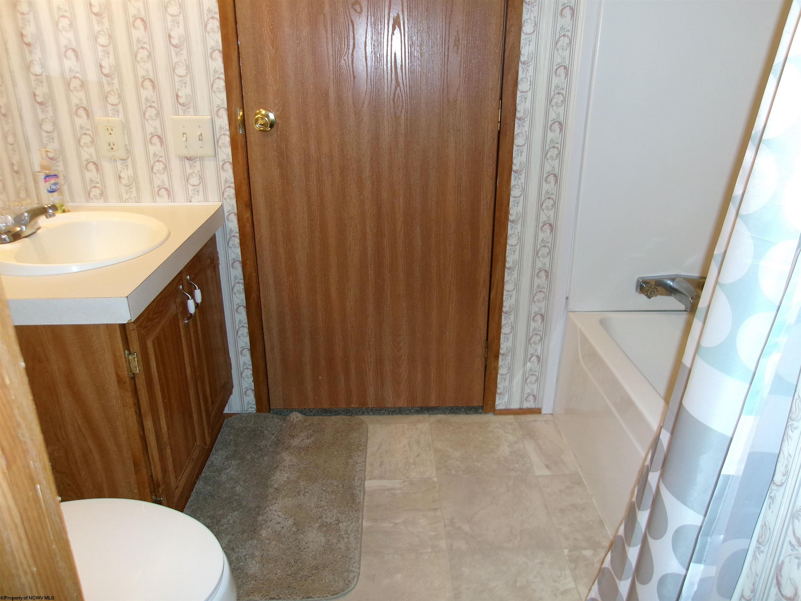 28 Line Fairmont, WV 26554 - Photo 18 of 41 Gallery Image 18