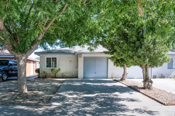 $295,000 | 4670 West Ashlan Avenue, Fresno, CA 93722
