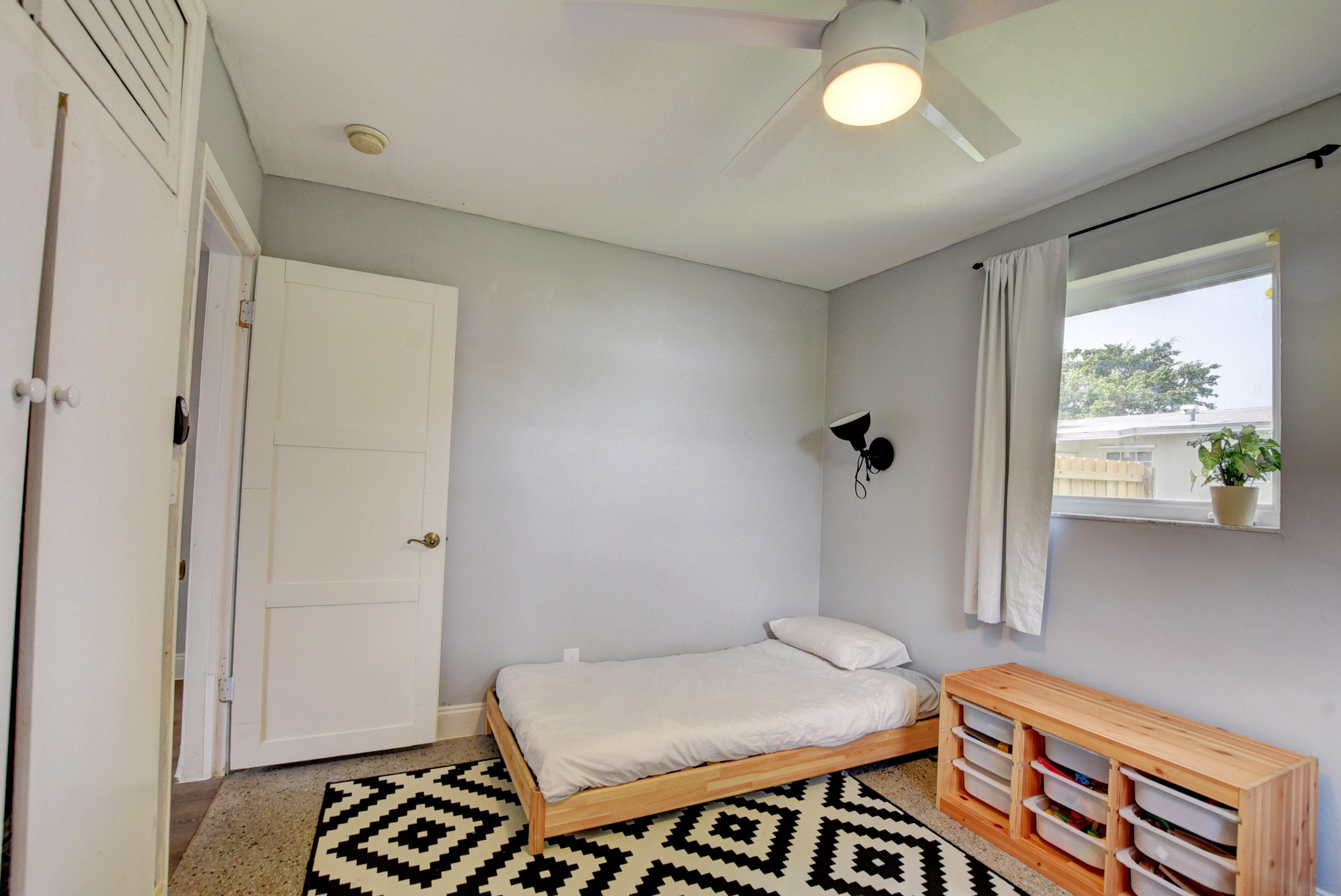 418 Southwest 14th Avenue Delray Beach, FL 33444 - Photo 19 of 29 Bedroom 3 (E view)