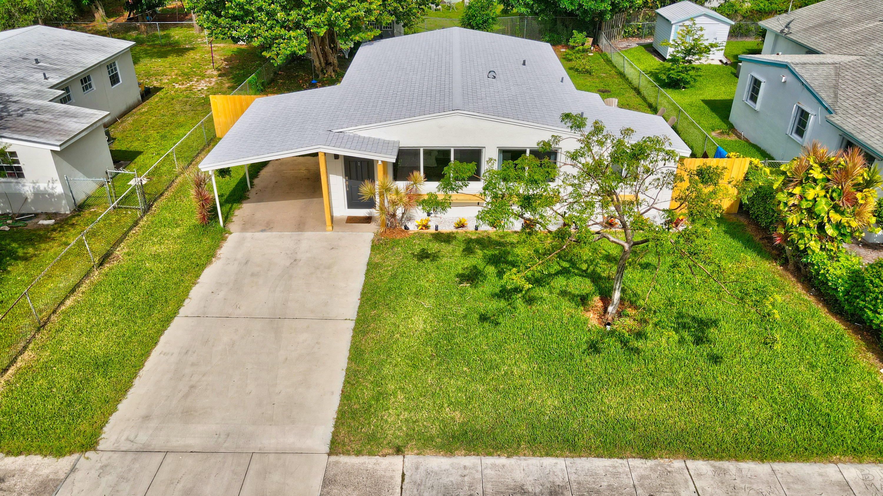 418 Southwest 14th Avenue Delray Beach, FL 33444 - Photo 3 of 29 New Roof