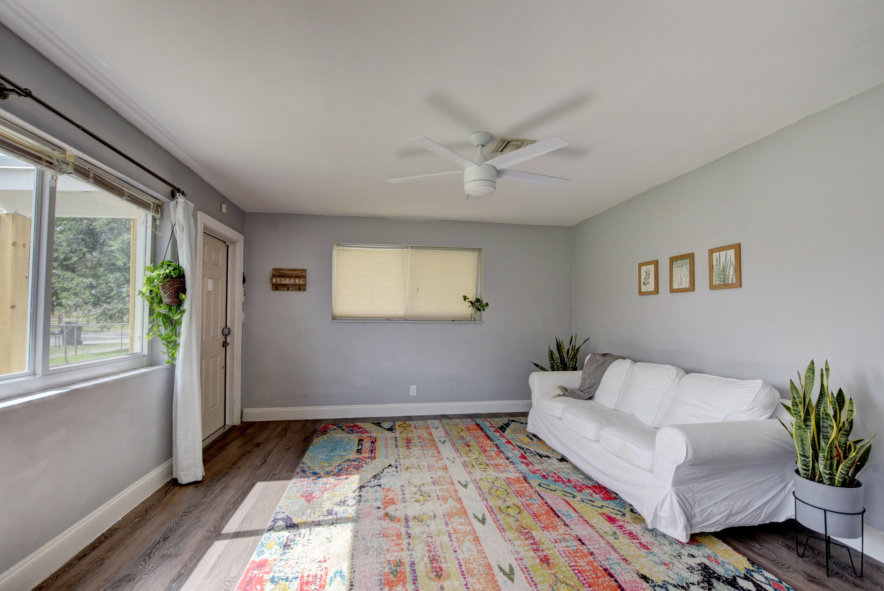 418 Southwest 14th Avenue Delray Beach, FL 33444 - Photo 5 of 29 Living Room (S view)