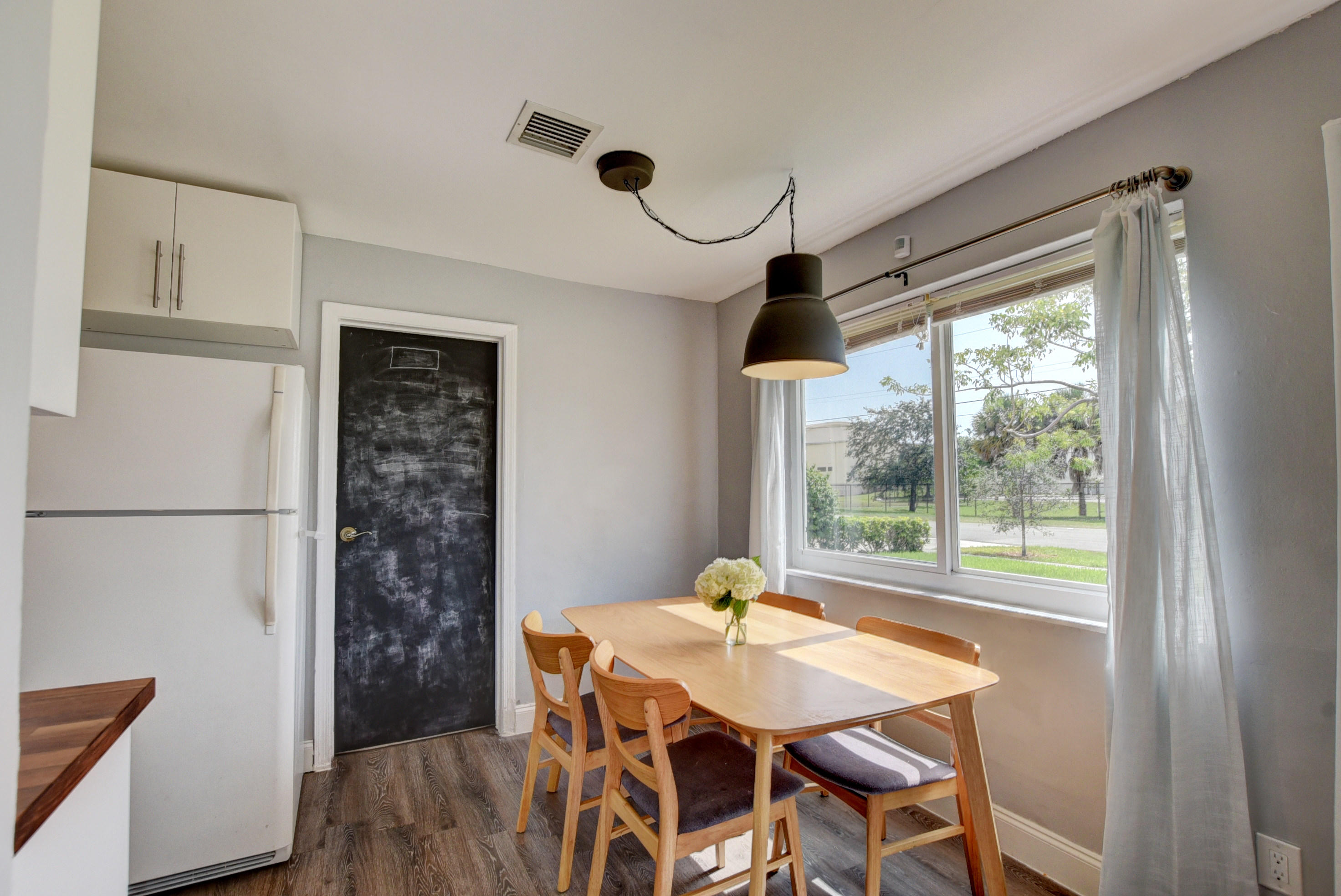 418 Southwest 14th Avenue Delray Beach, FL 33444 - Photo 7 of 29 Dining Room (NE view)