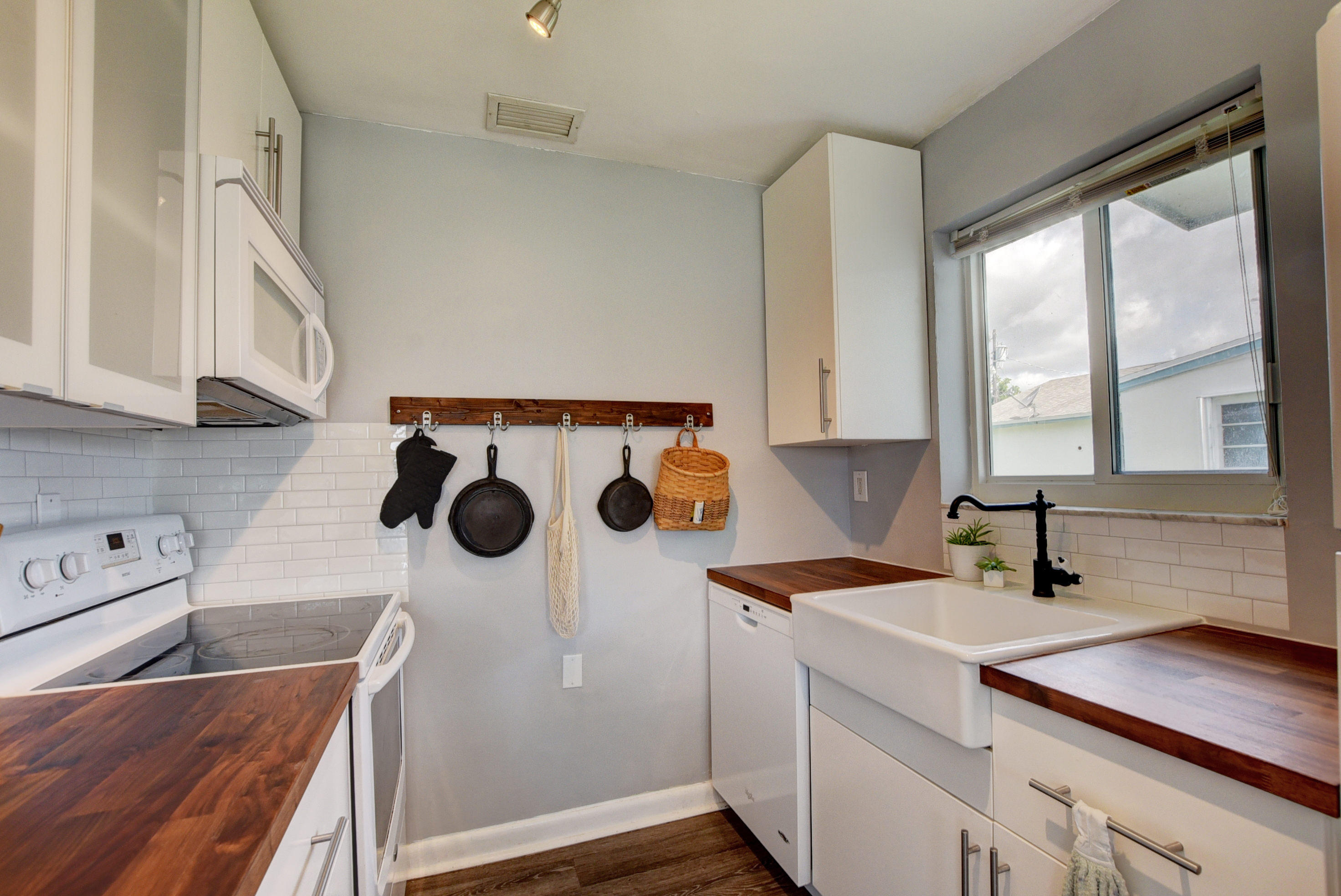 418 Southwest 14th Avenue Delray Beach, FL 33444 - Photo 9 of 29 Kitchen w/ Farmhouse Sink & Window View