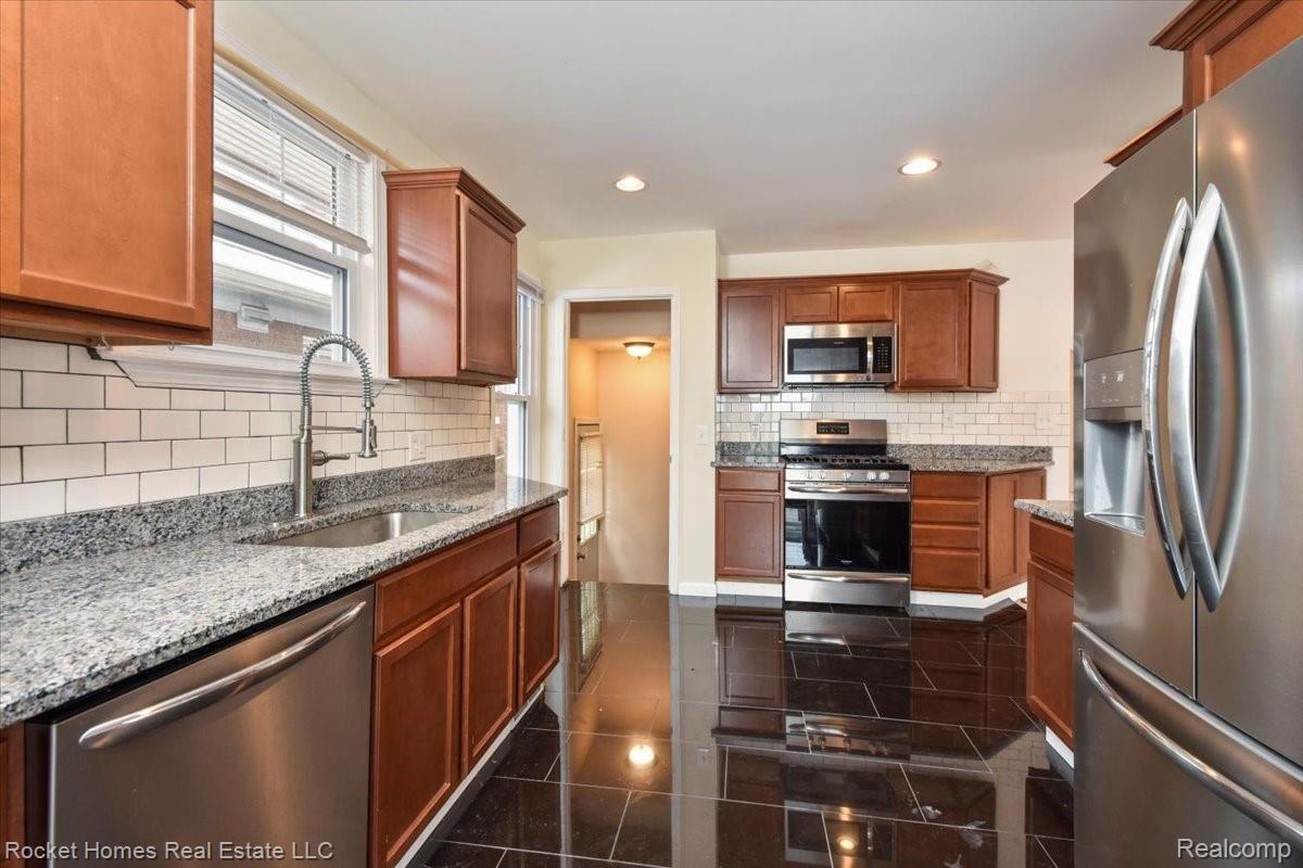 1452 Bishop Road Grosse Pointe, MI 48230 - Photo 14 of 48 14-Kitchen.jpg