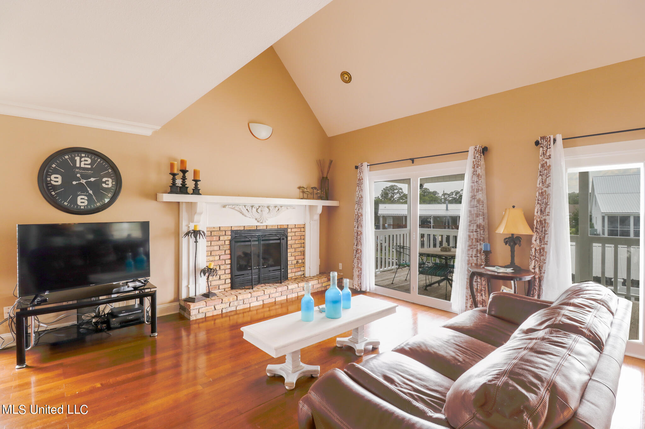 113 Ridgewood Drive Pass Christian, MS 39571 - Photo 7 of 34 great room