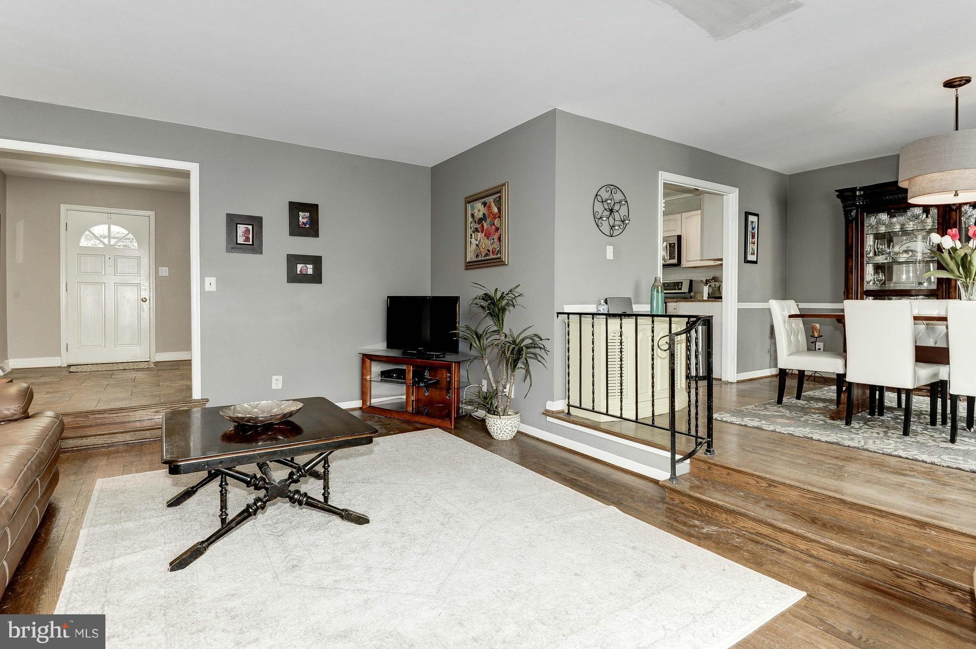 2526 Trophy Lane Reston, VA 20191 - Photo 7 of 30 Living Room