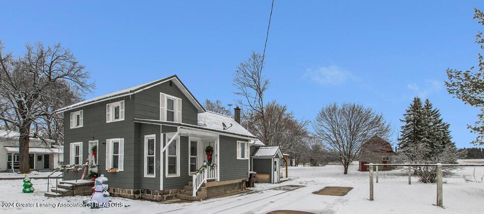 605 South Maple Avenue Maple Rapids, MI 48853 - Photo 1 of 23 Front