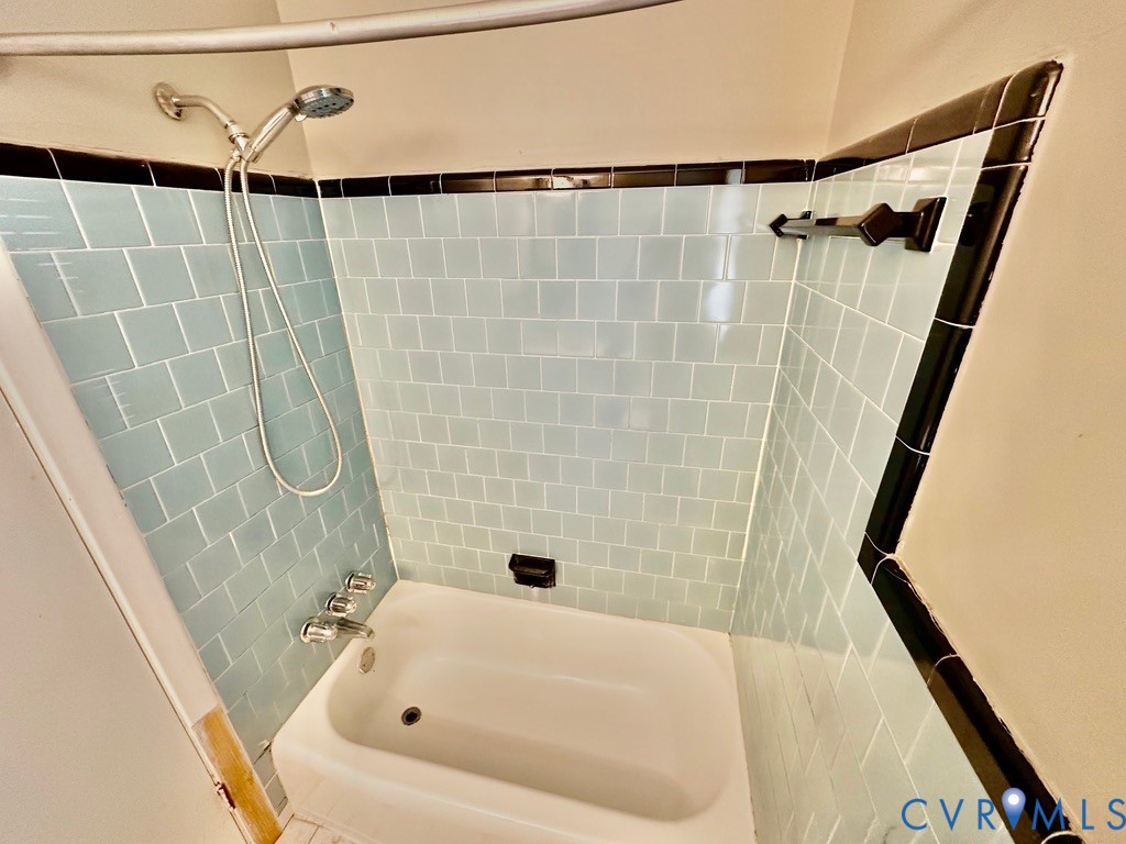 1024 Bolton Road Richmond, VA 23225 - Photo 11 of 13 Full tub and shower