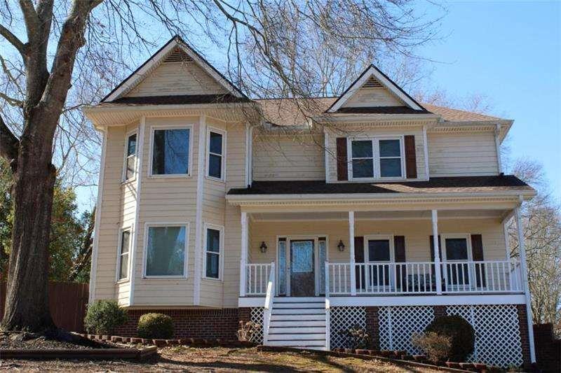 2031 Lakewood Cir Southwest  