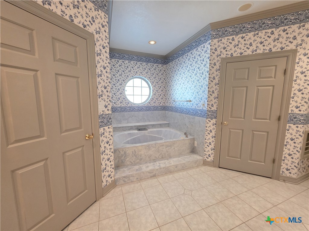 2450 West Amity Road Belton, TX 76513 - Photo 13 of 33 Spacious owners washroom.