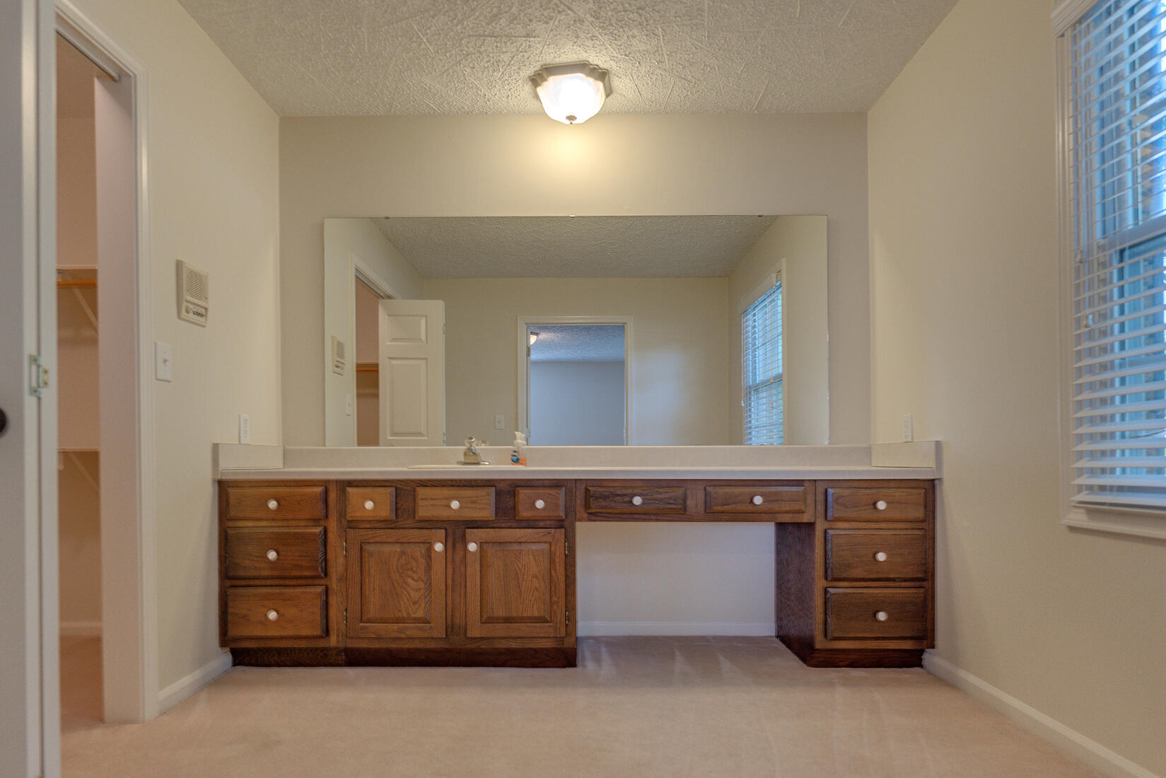 1452 West Ruritan Road Roanoke, VA 24012 - Photo 33 of 49 Dressing Area