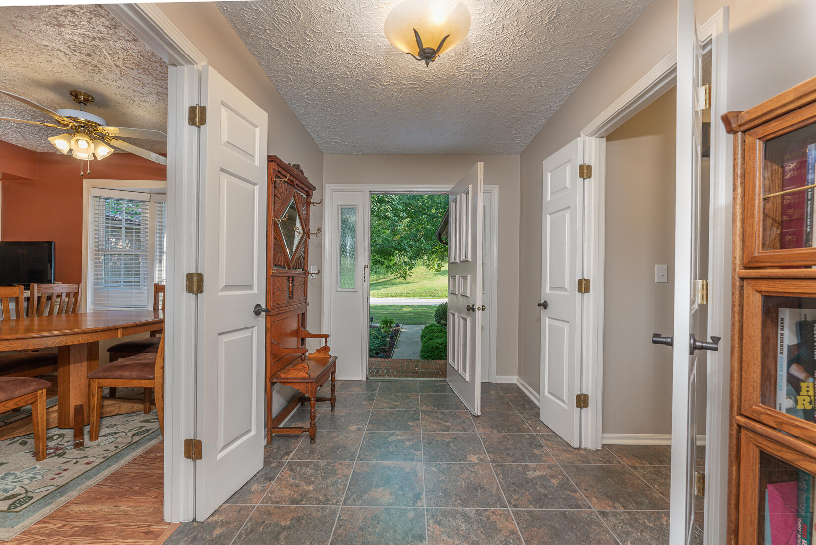 1452 West Ruritan Road Roanoke, VA 24012 - Photo 5 of 49 Foyer