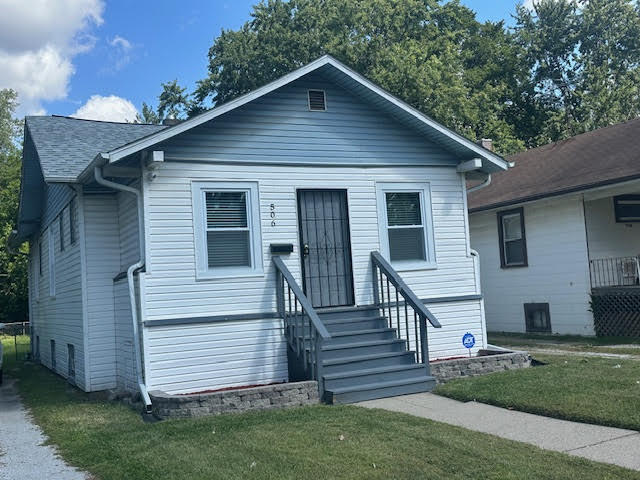 506 East 144th Place Dolton, IL 60419 - Photo 1 of 37 a view of a house with a yard