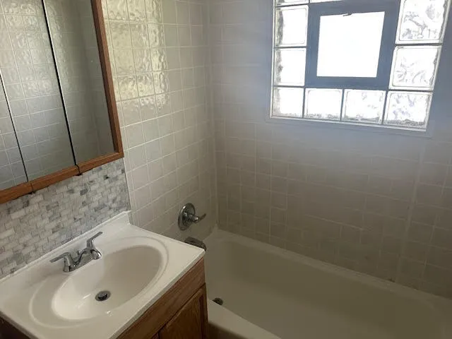 $129,999 | 506 East 144th Place, Dolton, IL 60419