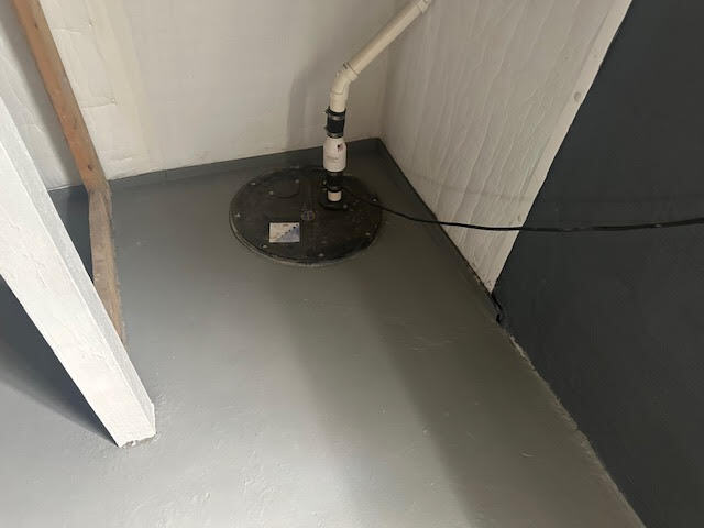 506 East 144th Place Dolton, IL 60419 - Photo 21 of 37 a close view of shoes stand in an empty room