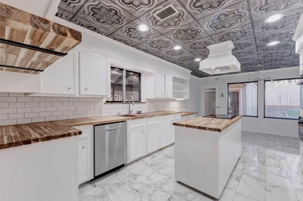 $445,000 | 11830 Thoreau Drive, Montgomery, TX 77356