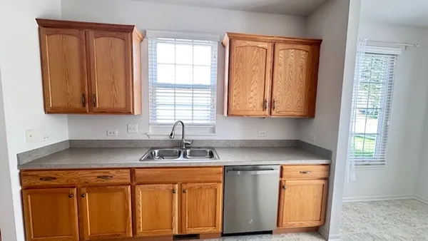 $2,300 | 1535 Reserve Lane, Unit 1535, DeKalb, IL 60115