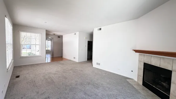 $2,300 | 1535 Reserve Lane, Unit 1535, DeKalb, IL 60115