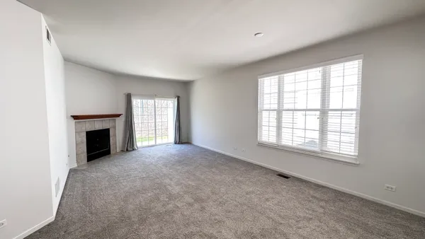 $2,300 | 1535 Reserve Lane, Unit 1535, DeKalb, IL 60115