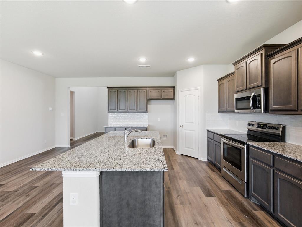 812 Taliaferro Trail Springtown, TX 76082 - Photo 11 of 33