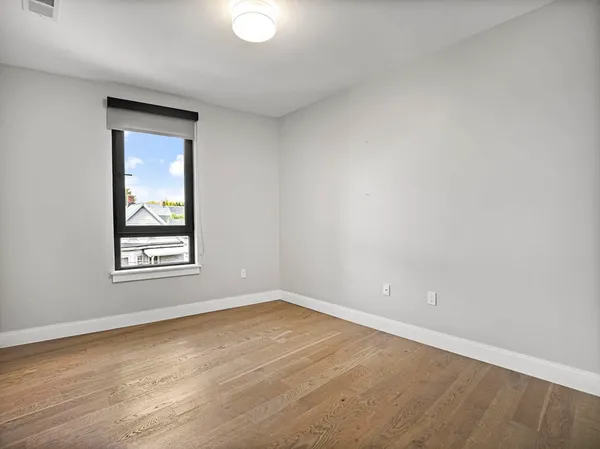 $3,275 | 9 Central Street, Unit 307, Somerville, MA 02143