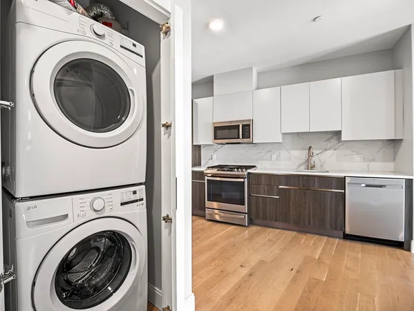$3,275 | 9 Central Street, Unit 307, Somerville, MA 02143