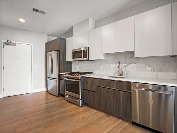 $3,275 | 9 Central Street, Unit 307, Somerville, MA 02143