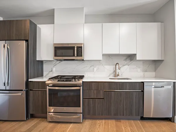 $3,275 | 9 Central Street, Unit 307, Somerville, MA 02143