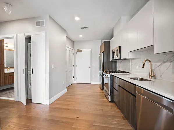 $3,275 | 9 Central Street, Unit 307, Somerville, MA 02143