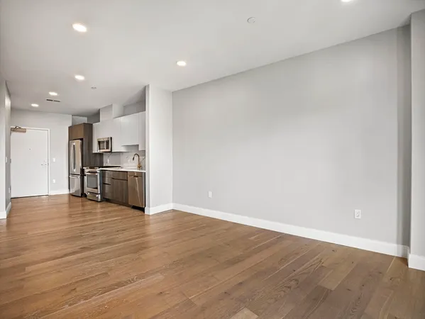 $3,275 | 9 Central Street, Unit 307, Somerville, MA 02143