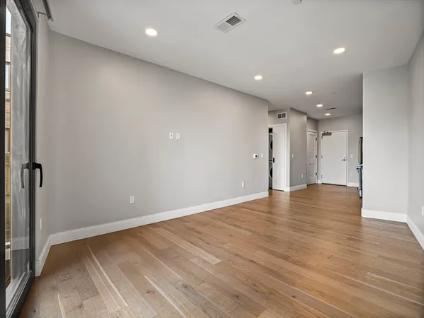 $3,275 | 9 Central Street, Unit 307, Somerville, MA 02143