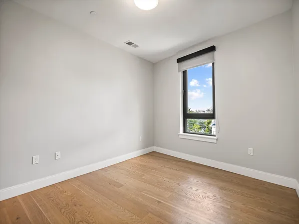 $3,275 | 9 Central Street, Unit 307, Somerville, MA 02143