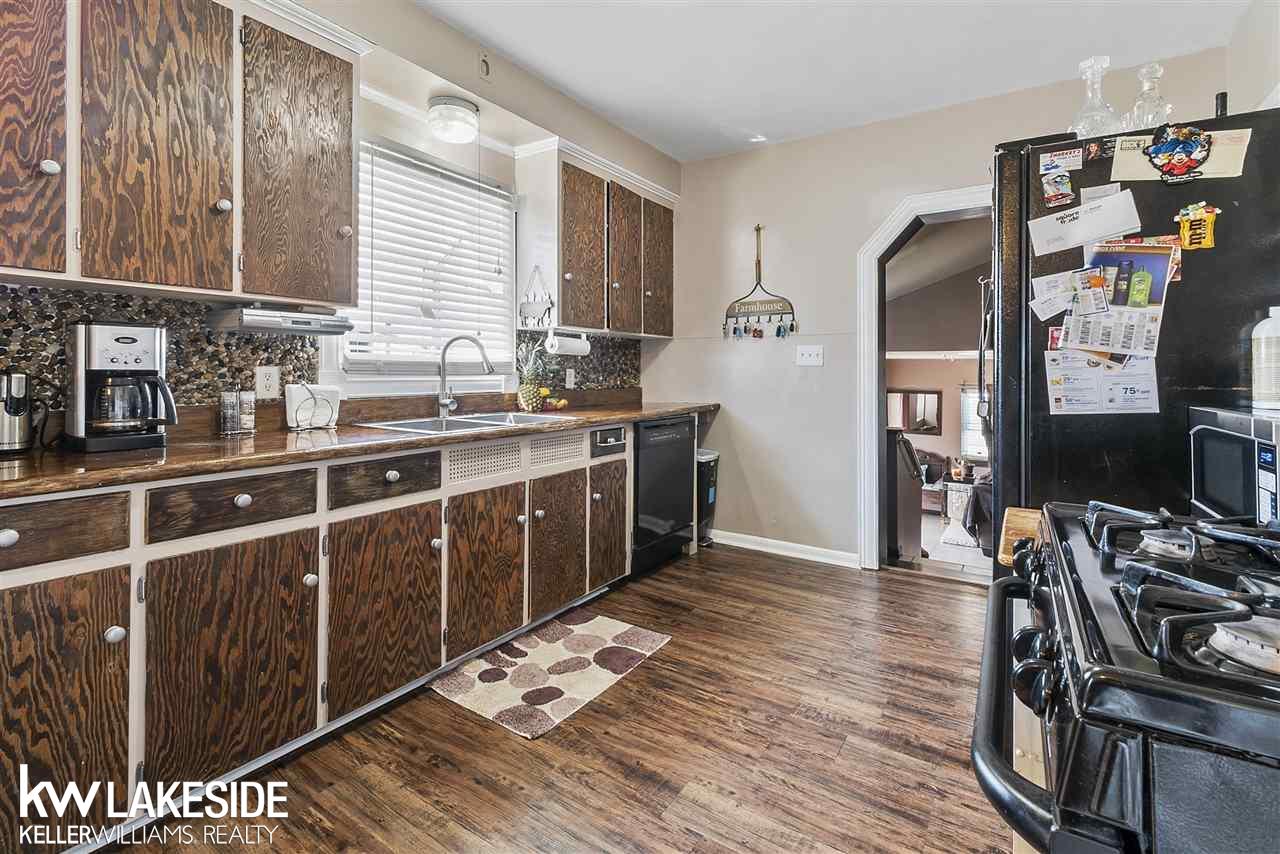 52851 Chesterfield Road New Baltimore, MI 48051 - Photo 8 of 54 31390713-7.JPG