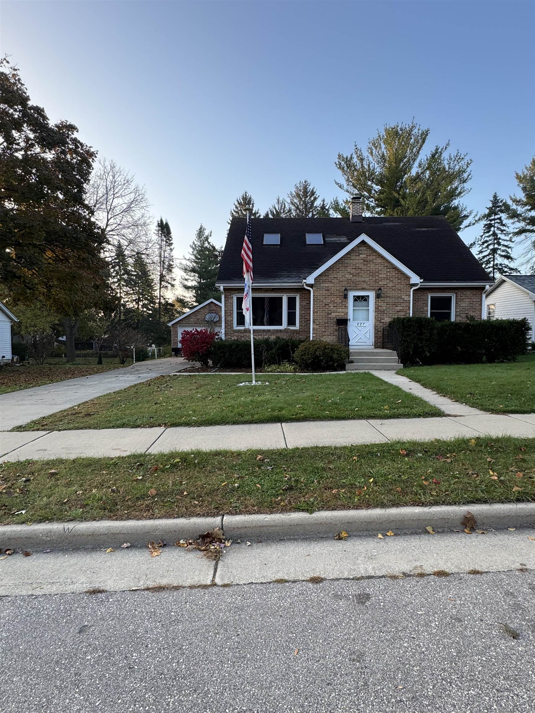 227 Windsor Street Sun Prairie, WI 53590 - Photo 2 of 36