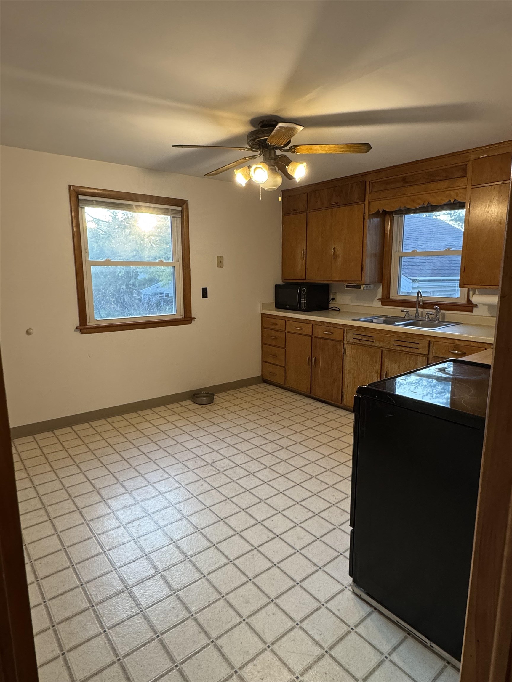 227 Windsor Street Sun Prairie, WI 53590 - Photo 23 of 36