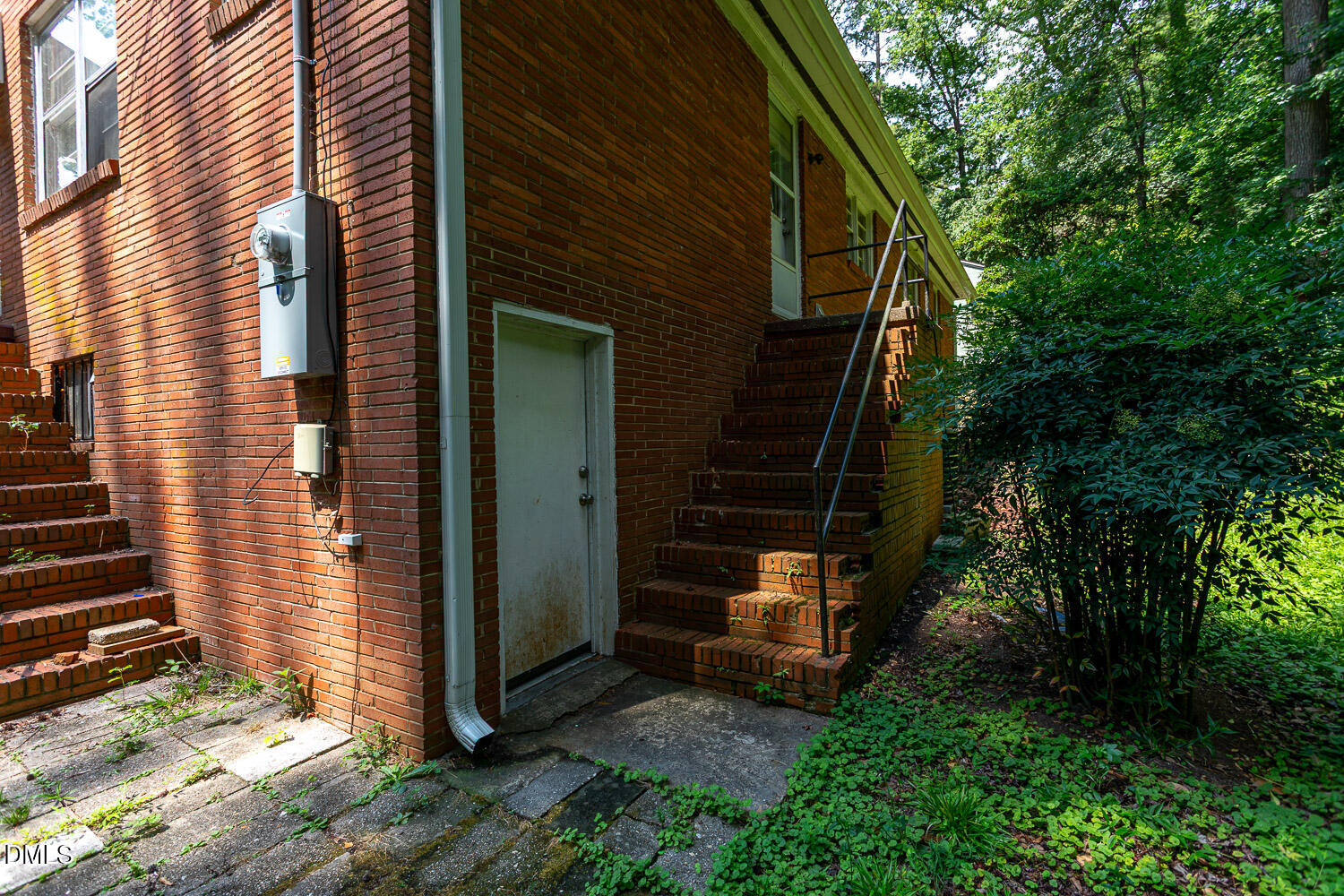 2602 Wade Avenue Raleigh, NC 27607 - Photo 7 of 38 machikas-2602-wade-9