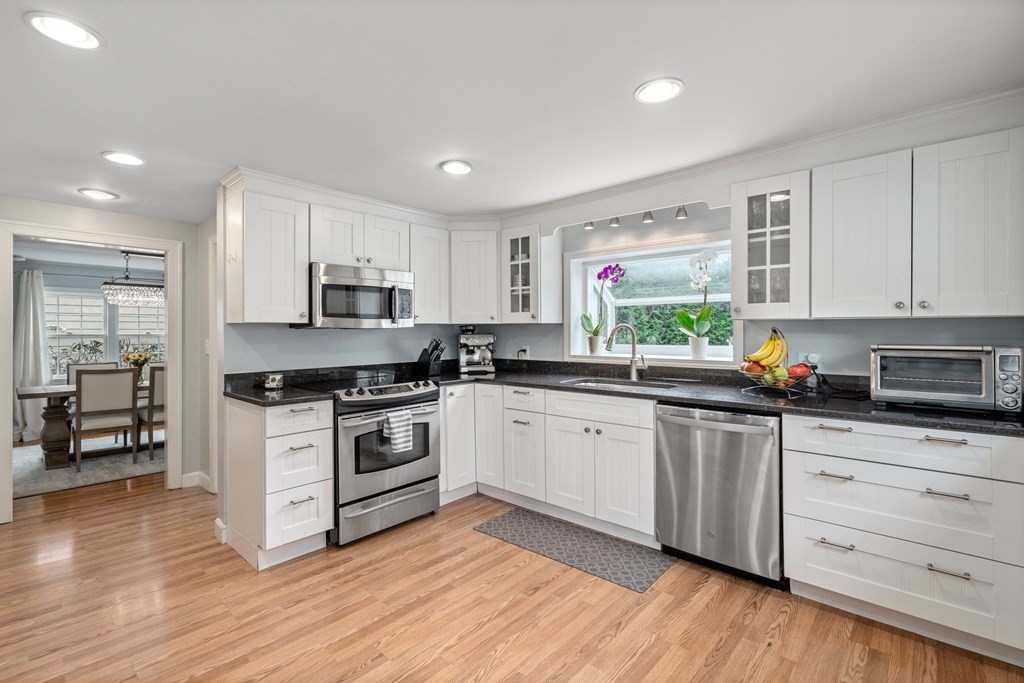 35 Amherst Road Newton, MA 02468 - Photo 11 of 31
