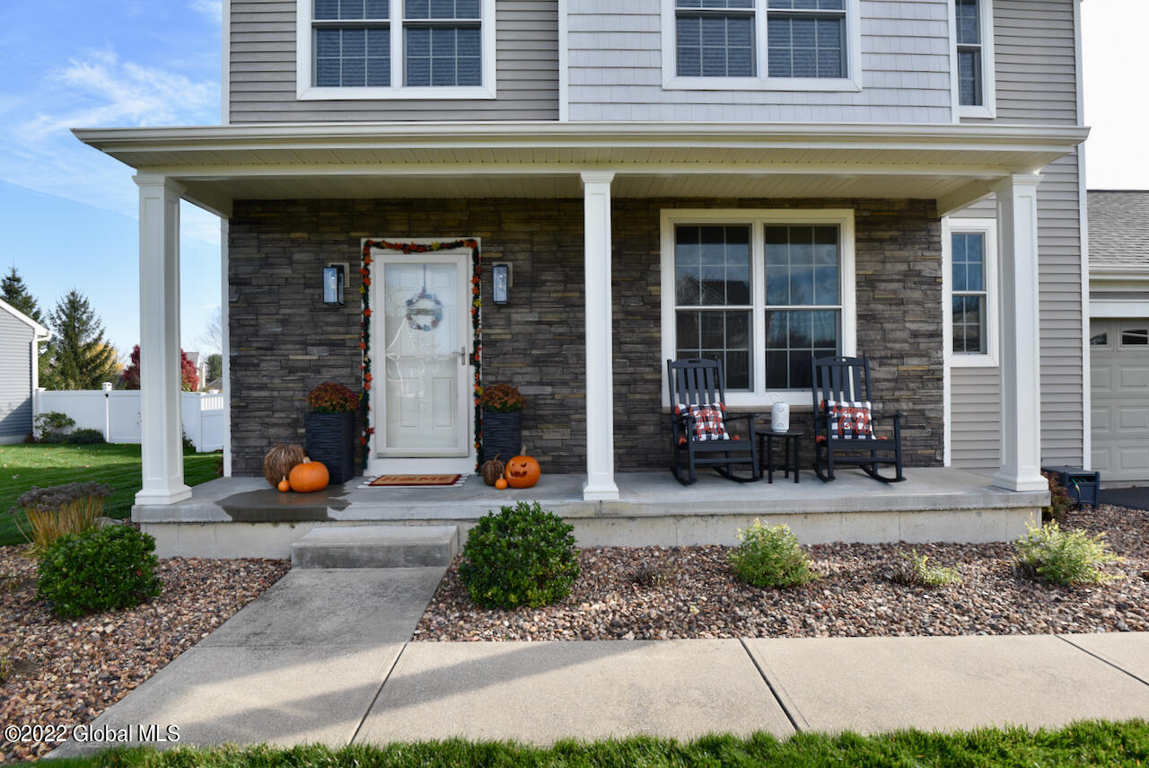 34 Avendale Drive Malta, NY 12019 - Photo 2 of 42 6