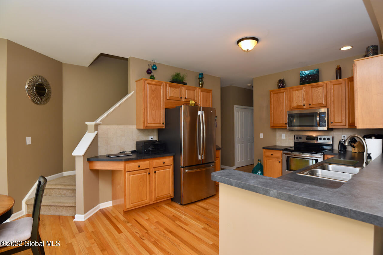 34 Avendale Drive Malta, NY 12019 - Photo 5 of 42 15