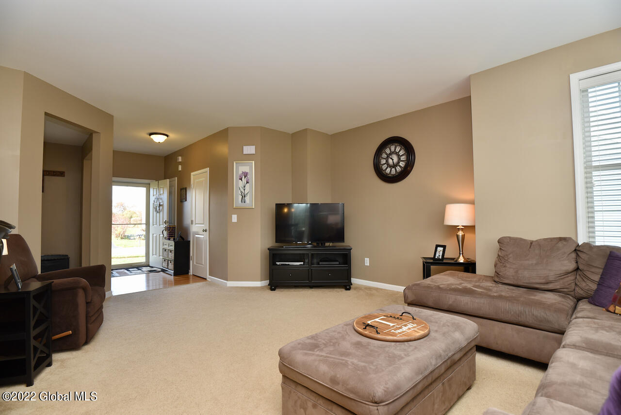 34 Avendale Drive Malta, NY 12019 - Photo 9 of 42 12