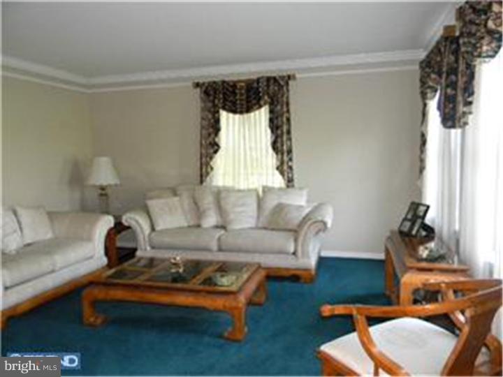 83 Stewart Road Pilesgrove, NJ 08098 - Photo 13 of 25 Living Room